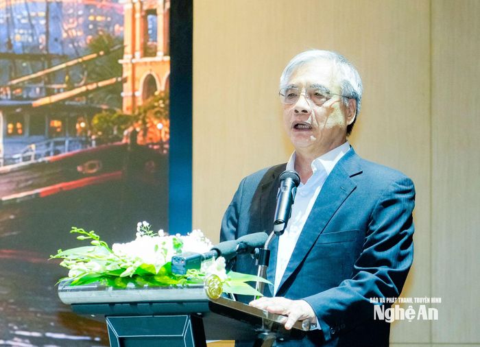 Phó Giáo sư, Tiến sĩ Trần Đình Thiên, nguyên Viện trưởng Viện Kinh tế Việt Nam phát biểu tại hội nghị. Ảnh: Phạm Bằng