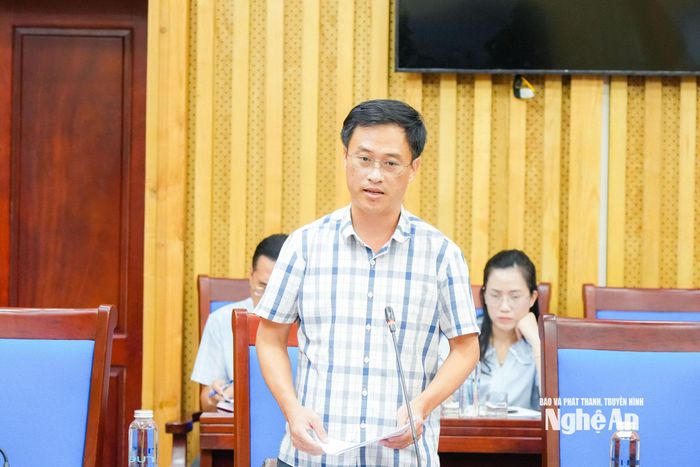 Phó Giám đốc Sở Nội vụ Lê Văn Lĩnh phát biểu góp ý tại cuộc họp. Ảnh: TL