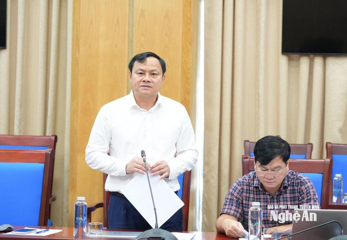 Đồng chí Phạm Ngọc Cảnh - Phó Trưởng Ban Tuyên giáo và Dân vận Tỉnh uỷ phát biểu ý kiến tại cuộc họp. Ảnh: TL