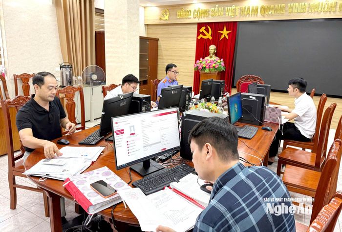 Theo kế hoạch Tỉnh uỷ đề ra, trước 15/9/2026, các tổ chức Đảng hoàn thành việc số hoá đối với đảng viên là cán bộ thuộc diện cấp ủy các cấp quản lý. Trước 31/12/2026 sẽ hoàn thành toàn bộ công tác số hóa hồ sơ đảng viên trên địa bàn tỉnh. Ảnh: Thương Thương