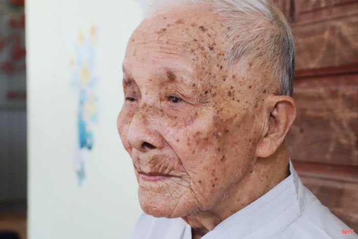Nỗi nhớ về người con thứ ba - liệt sĩ Đặng Văn Bình luôn là khoảng lặng trong lòng cụ Đặng Tưng.