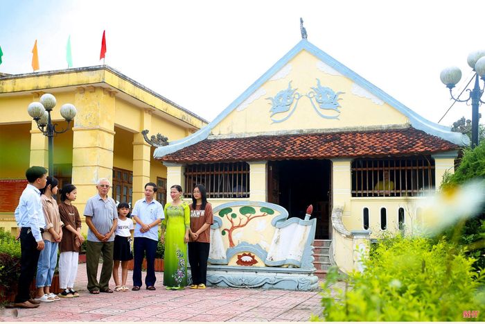 Đình làng Tứ Mỹ (xã Tứ Mỹ), nơi thành lập Chi bộ Đảng đầu tiên của khu vực Hương Sơn vào tháng 4/1930.