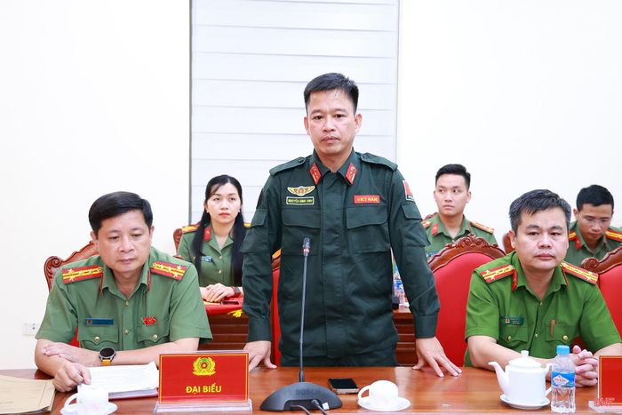 Trung tá Nguyễn Đình Anh phát biểu nhận nhiệm vụ.