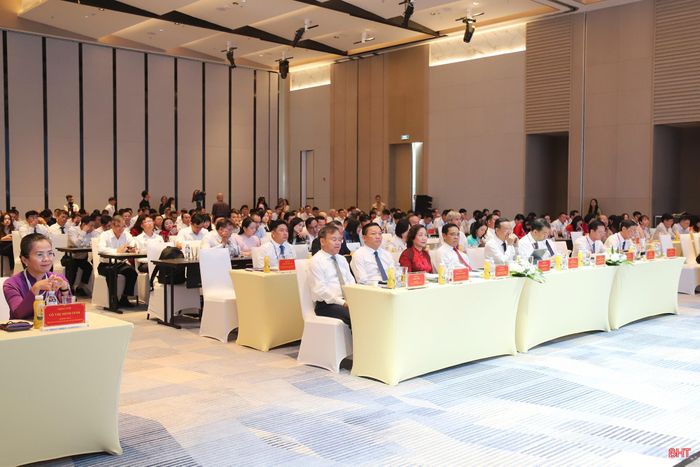 Toàn cảnh hội nghị.
