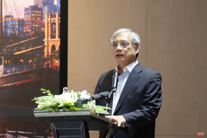 PGS.TS Trần Đình Thiên - nguyên Viện trưởng Viện Kinh tế Việt Nam phát biểu tại hội nghị.