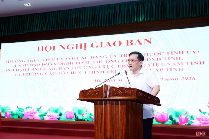 Bí thư Đảng ủy, Chủ tịch HĐND xã Nghi Xuân Phạm Chí Hiếu phát biểu tại hội nghị.