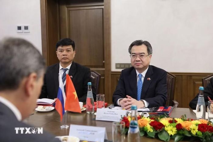 Trưởng Ban Chính sách, chiến lược Trung ương Nguyễn Thanh Nghị tại cuộc làm việc với lãnh đạo Học viện Tổng thống Liên bang Nga. (Ảnh: Văn Hiếu/TTXVN)