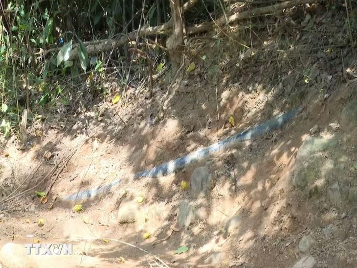 Do thời gian sử dụng kéo dài, cộng với tác động của thiên tai, lũ quét, đất đá và tình trạng kết tủa gây tắc nghẽn đường ống, công trình đã xuống cấp nghiêm trọng. (Ảnh: Thanh Thủy/TTXVN)