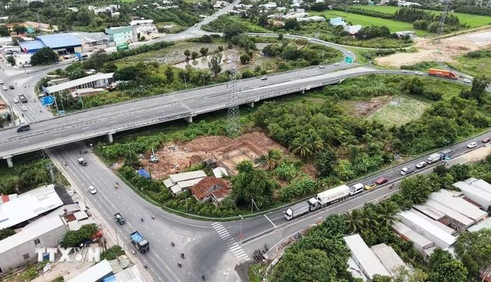 Khu vực thực hiện Dự án cải tạo nút giao An Bình (trên địa bàn phường Mỹ Trà, tỉnh Đồng Tháp). (Ảnh: Nhựt An/TTXVN)