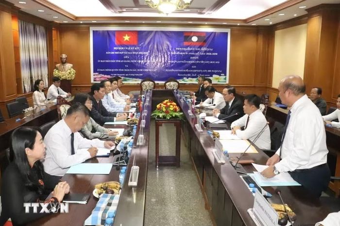 Quang cảnh hội đàm và ký kết Biên bản ghi nhớ hợp tác giữa tỉnh Champasak và tỉnh An Giang. (Ảnh: Xuân Tú/TTXVN)
