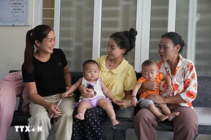 Từ tháng 7/2026, chính sách hỗ trợ đối với đội ngũ y tế và dân số cơ sở có những thay đổi theo hướng tăng chế độ đãi ngộ. (Ảnh: Bích Huệ/TTXVN)