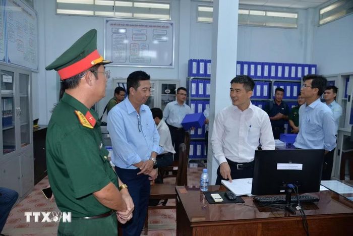 Ông Nguyễn Phong Nhã, Phó Cục trưởng Cục Viễn thông, Bộ Khoa học & Công nghệ, phát biểu tại buổi kiểm tra. (Ảnh: Công Trí/TTXVN)