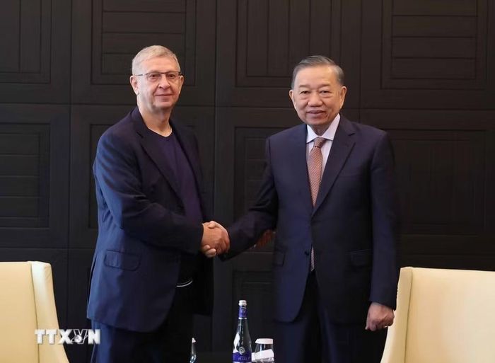 Tổng Bí thư, Chủ tịch nước Tô Lâm tiếp ông Vladimir Yevtushenkov, Nhà sáng lập Công ty Cổ phần đại chúng AFK Sistema. (Ảnh: Thống Nhất/TTXVN)
