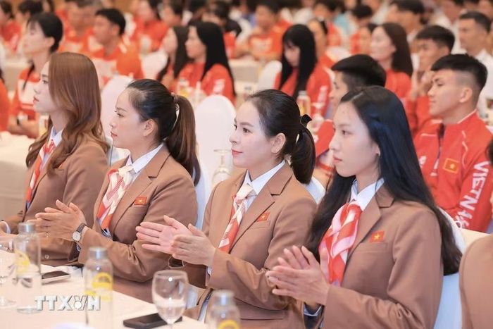 Đại biểu tham dự lễ xuất quân. (Ảnh: Minh Quyết/TTXVN)