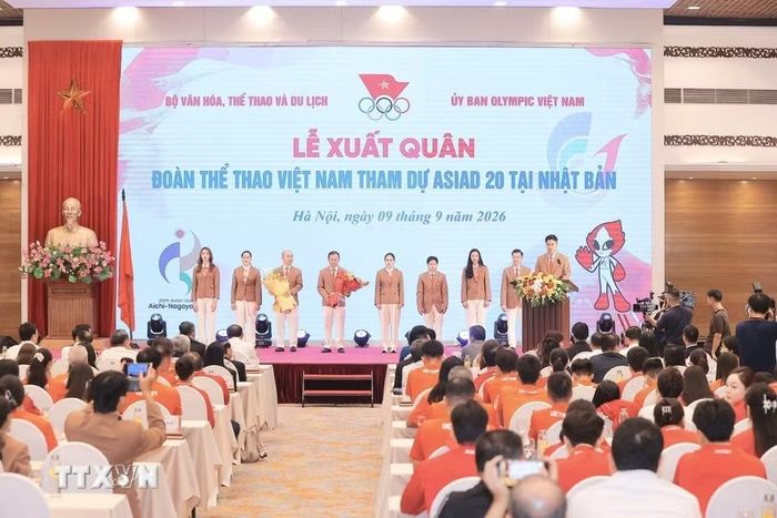 Xạ thủ Phạm Quang Huy đại diện VĐV tham dự ASIAD 20 phát biểu.(Ảnh: Minh Quyết/TTXVN)