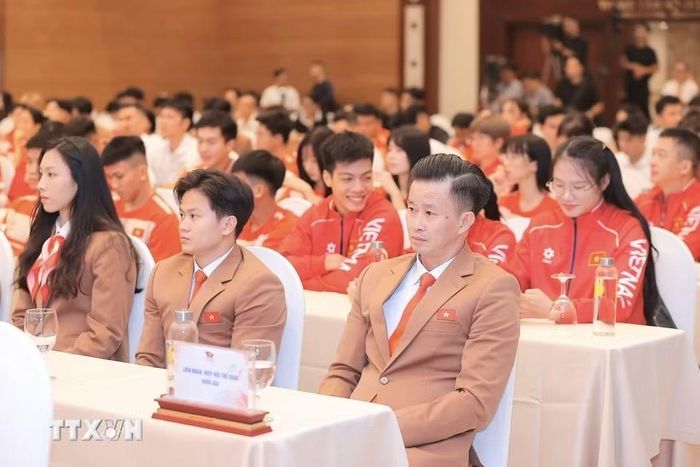 Đại biểu tham dự lễ xuất quân. (Ảnh: Minh Quyết/TTXVN)