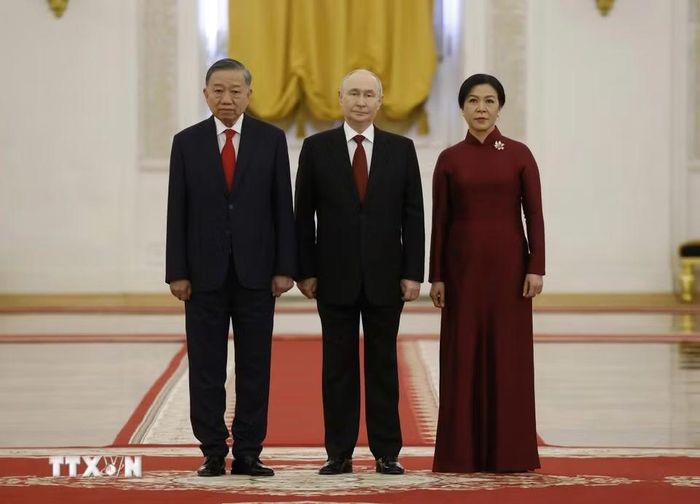 Tổng thống Liên bang Nga Vladimir Putin đón Tổng Bí thư, Chủ tịch nước Tô Lâm và Phu nhân. (Ảnh: Thống Nhất/TTXVN)