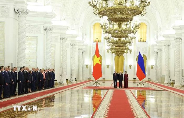 Tổng thống Nga Vladimir Putin chủ trì Lễ đón Tổng Bí thư, Chủ tịch nước Tô Lâm cùng Phu nhân và đoàn đại biểu cấp cao Việt Nam thăm cấp Nhà nước tới Liên bang Nga. (Ảnh: Thống Nhất/TTXVN)