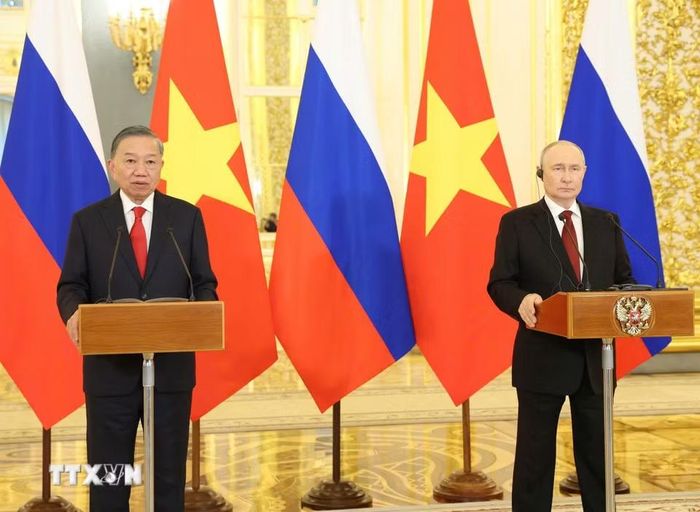 Tổng Bí thư, Chủ tịch nước Tô Lâm và Tổng thống Nga Vladimir Putin dự Lễ khánh thành phòng xét nghiệm phòng, chống dịch bệnh (theo hình thức trực tuyến). (Ảnh: Thống Nhất/TTXVN)