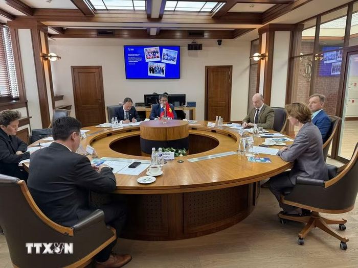 Giáo sư,Tiến sỹ Trần Hồng Thái, Chủ tịch Viện Hàn lâm Khoa học và Công nghệ Việt Nam làm việc với Rosatom. (Ảnh: TTXVN phát)