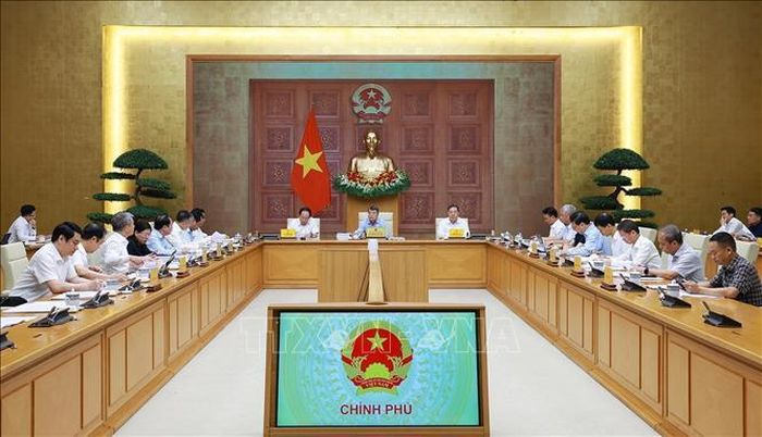 Thủ tướng Lê Minh Hưng chủ trì họp về dự án Luật sửa đổi, bổ sung một số điều của Luật Đất đai; Luật Nhà ở và Luật Kinh doanh bất động sản. Ảnh: Dương Giang/TTXVN