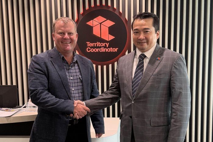 Tổng Lãnh sự Phạm Hải Anh gặp Điều phối viên Lãnh thổ Bắc Australia Stuart Knowles tại trụ sở chính quyền Bắc Australia. Ảnh: TTXVN phát
