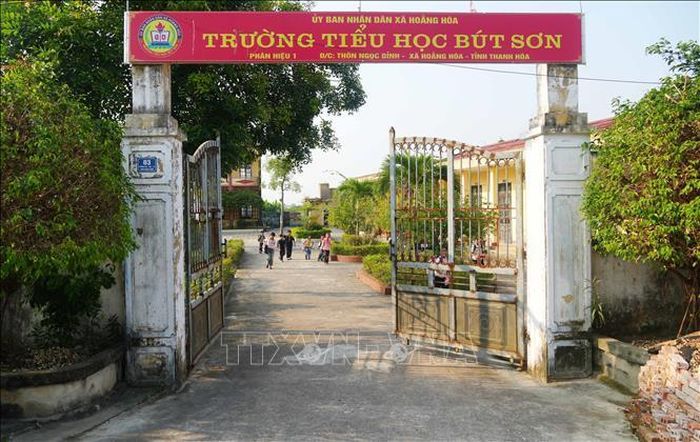 Sau một ngày chuyển học sinh về Phân hiệu 1, ngày 8/9/2026, lãnh đạo nhà trường quyết định vẫn giữ nguyên điểm trường Ngọc Đỉnh. Ảnh: Việt Hoàng/TTXVN