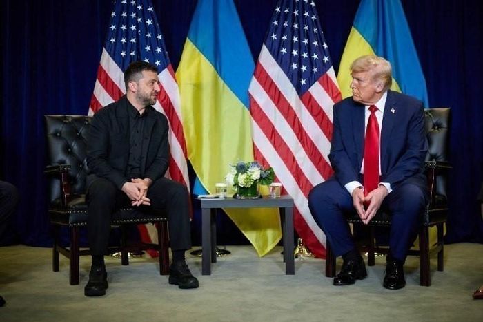 Tổng thống Mỹ Donald Trump, phải, và Tổng thống Ukraine Volodymyr Zelensky tại cuộc gặp ngày 23/9/2025. Ảnh: AA/TTXVN