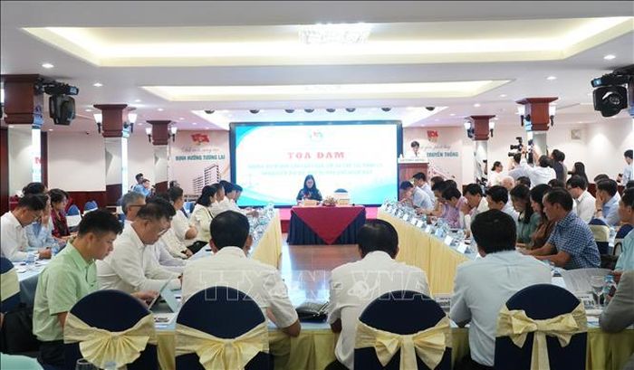 Quang cảnh tọa đàm.