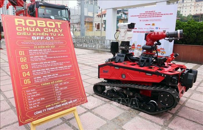 Các phương tiện, thiết bị, công nghệ tiên tiến trong lĩnh vực an ninh, an toàn, PCCC và CNCH được trưng bày tại triển lãm. Ảnh: Phạm Kiên/TTXVN
