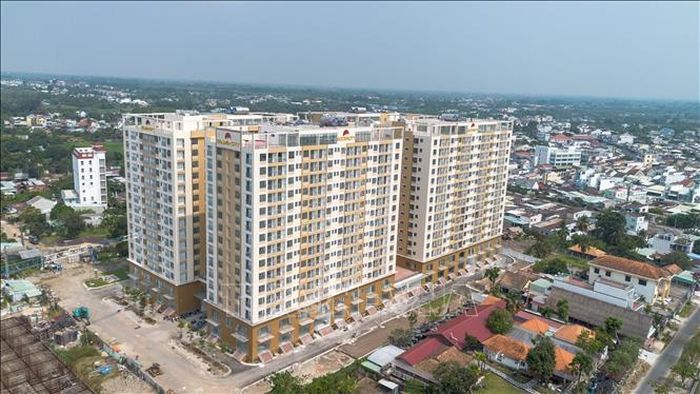 Giai đoạn 1 thuộc Dự án Chung cư nhà ở xã hội Golden City, phường Tân Ninh, tỉnh Tây Ninh cơ bản hoàn thành gồm 4 block với 917 căn hộ, trong đó có 825 căn nhà ở xã hội. Ảnh: Giang Phương/TTXVN