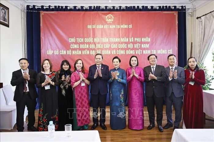 Chủ tịch Quốc hội Trần Thanh Mẫn và Phu nhân với đại biểu. Ảnh: Doãn Tấn/TTXVN