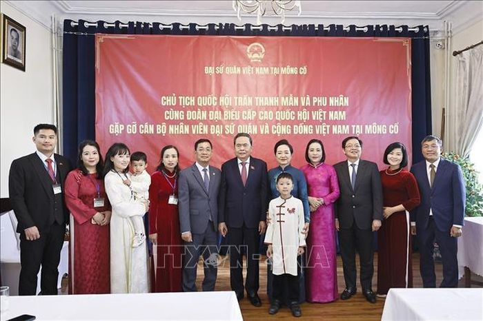 Chủ tịch Quốc hội Trần Thanh Mẫn và Phu nhân với đại biểu. Ảnh: Doãn Tấn/TTXVN
