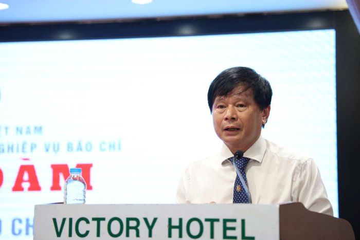 Nhà báo Trần Trọng Dũng, Phó Chủ tịch Hội Nhà báo Việt Nam phụ trách phía Nam phát biểu tại toạ đàm.