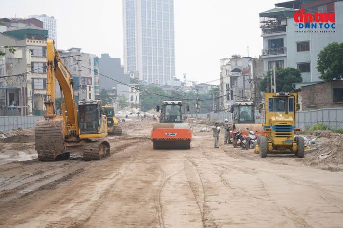 Đường Vành đai 2.5 là công trình giao thông quan trọng, triển khai theo lệnh xây dựng công trình khẩn cấp của TP Hà Nội nhằm xử lý các điểm nghẽn, cấp bách về ùn tắc giao thông.