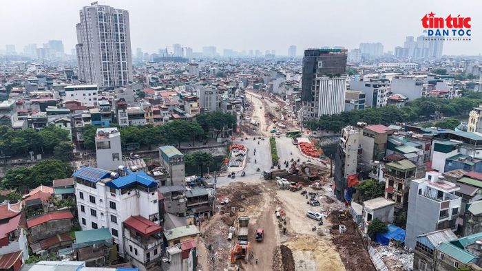 Đến nay, hạng mục nền đường và hệ thống hạ tầng kỹ thuật ngầm đã hoàn thành.