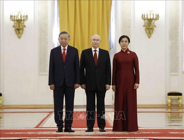 Tổng thống Liên bang Nga Vladimir Putin đón Tổng Bí thư, Chủ tịch nước Tô Lâm và Phu nhân. Ảnh: Thống Nhất/TTXVN