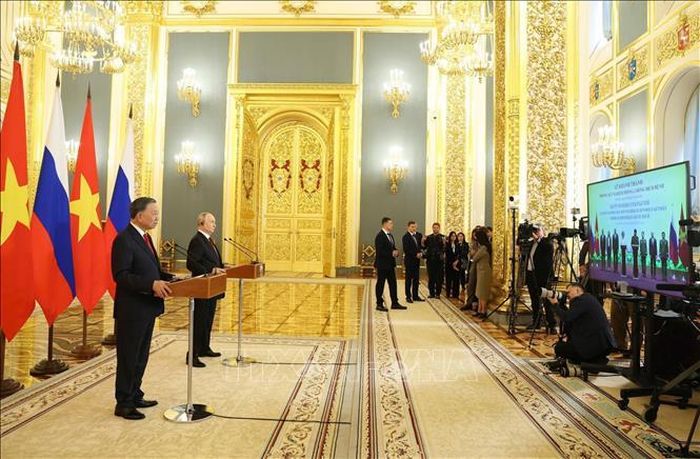 Tổng Bí thư, Chủ tịch nước Tô Lâm và Tổng thống Nga Vladimir Putin dự Lễ khánh thành phòng xét nghiệm phòng, chống dịch bệnh (theo hình thức trực tuyến). Ảnh: Thống Nhất/ TTXVN
