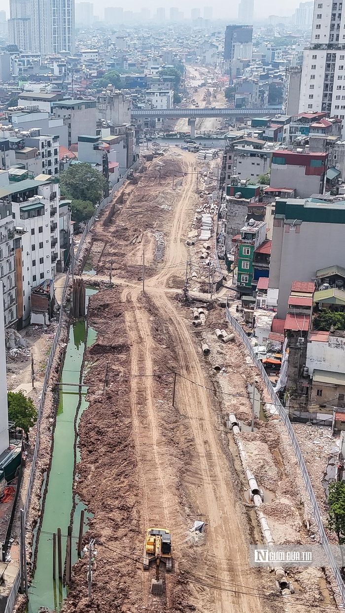 Với các đoạn còn đang thi công, chủ đầu tư và nhà thầu phải rà soát lại toàn bộ tiến độ, xác định rõ các hạng mục trên “đường găng”, xây dựng kế hoạch chi tiết cho từng công việc; trường hợp nhà thầu không đáp ứng yêu cầu phải kịp thời bổ sung năng lực hoặc điều chỉnh để không ảnh hưởng tiến độ chung.