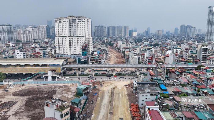 Đối với các nút giao và đoạn kết nối, Phó Bí thư Thường trực Thành ủy Nguyễn Trọng Đông yêu cầu cần nghiên cứu kỹ phương án tổ chức giao thông, bảo đảm sự đồng bộ giữa các tuyến, điều tiết giao thông hợp lý ngay từ khi đưa vào sử dụng, hạn chế tối đa nguy cơ ùn tắc tại những khu vực có lưu lượng phương tiện lớn.
