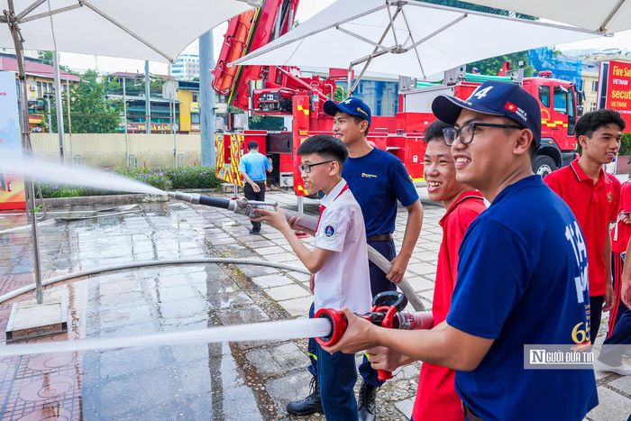 Các khu vực mô phỏng tình huống cháy, cứu nạn, cứu hộ được thiết kế trực quan, giúp khách tham quan có thêm kiến thức và kỹ năng xử lý khi xảy ra sự cố.