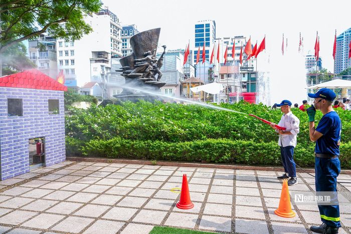Thông qua các hoạt động trưng bày và trải nghiệm, triển lãm không chỉ tạo diễn đàn kết nối chuyên ngành mà còn góp phần đưa kiến thức phòng cháy chữa cháy và cứu nạn cứu hộ đến gần hơn với người dân, đặc biệt là thế hệ trẻ.