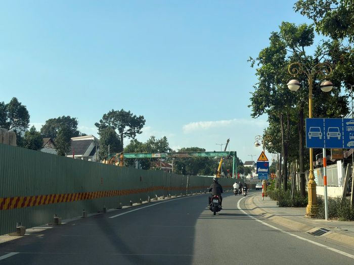  Quá trình tổ chức thi công đang gặp một số khó khăn.