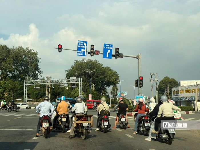 Ngoài ra, trong quá trình thi công, chủ đầu tư cũng gặp khó khăn trong việc tìm kiếm, bố trí các bãi tập kết đất đào dôi dư từ dự án, đáp ứng đủ công suất và tiêu chuẩn môi trường.