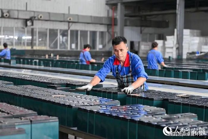 Dây chuyền xử lý pin cũ của CALT. Ảnh: Peopledaily.