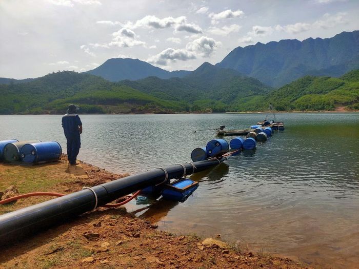 HueWaco xử lý tình huống thiếu nước sinh hoạt tại Chân Mây - Lăng Cô bằng việc xây dựng trạm cấp nước bổ sung từ hồ chứa Thủy Yên. Ảnh Nguyễn Lê.