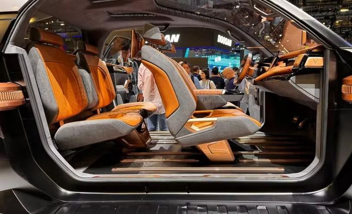 Cabin VF Wild concept mang phong cách hiện đại, trong khi bản thương mại dự kiến được tinh chỉnh theo hướng thực dụng hơn. Ảnh: Carscoops.