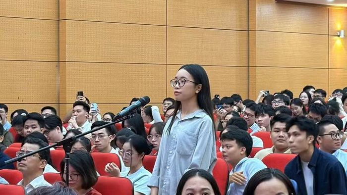 Các bác sĩ nội trú điểm cao được chọn chuyên ngành trước. Ảnh Thanh Hằng.