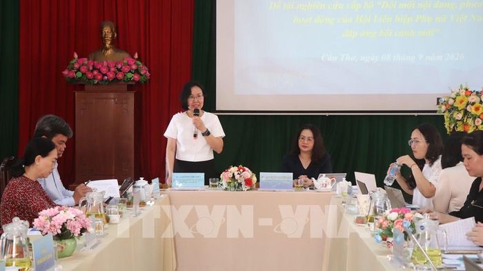 Bà Lương Thị Thủy, Chuyên viên cao cấp Ban công tác phụ nữ, Trung ương Hội Liên hiệp phụ nữ Việt Nam phát biểu tại hội thảo. Ảnh: Nguyễn Hằng - TTXVN
