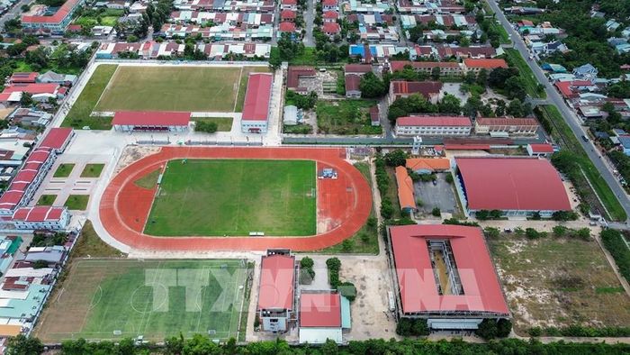 Sân thi đấu bóng đá tại cơ sở 2 đáp ứng nhu cầu tập luyện và tổ chức các giải thể thao trong tỉnh và quốc gia. Ảnh: Giang Phương - TTXVN